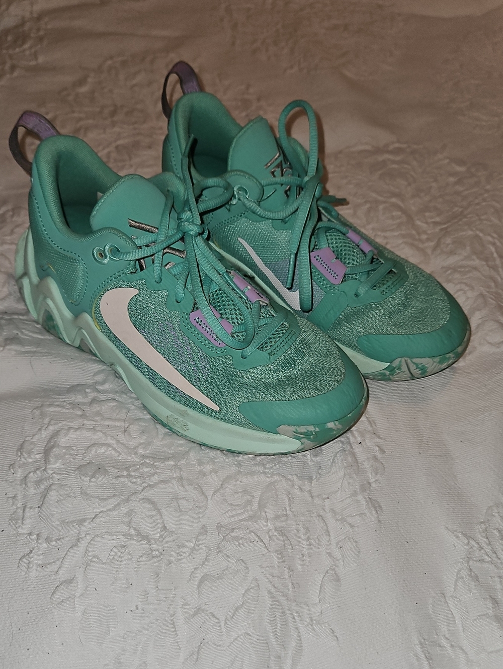 Nike Kids' Mint Green Sneakers with White Swoosh